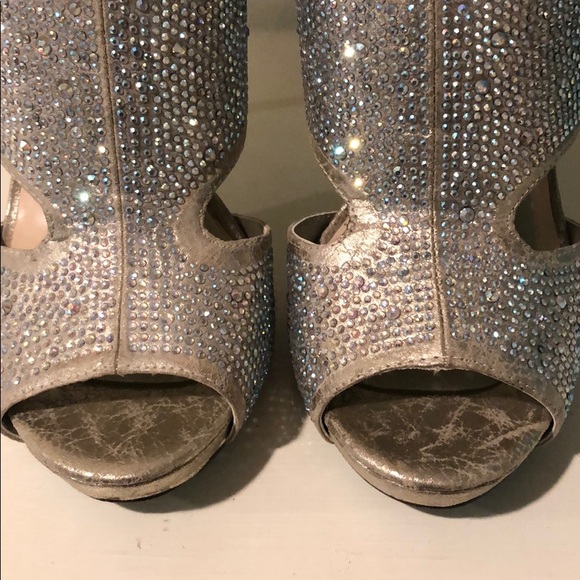 Betsey Johnson Blue - Crepe in Champagne - Picture 5 of 8